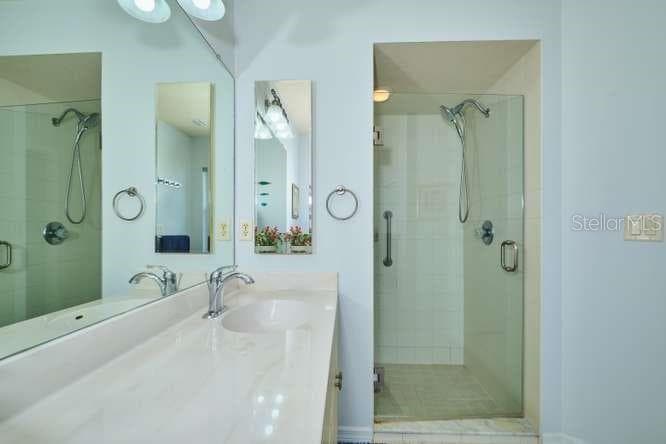 844 NE 6TH AVENUE photo 13