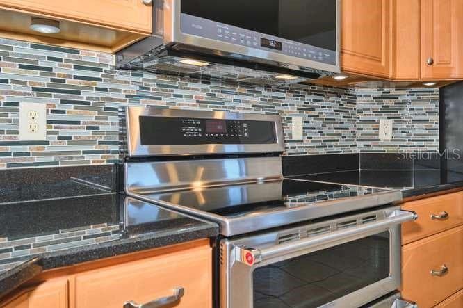 844 NE 6TH AVENUE photo 22