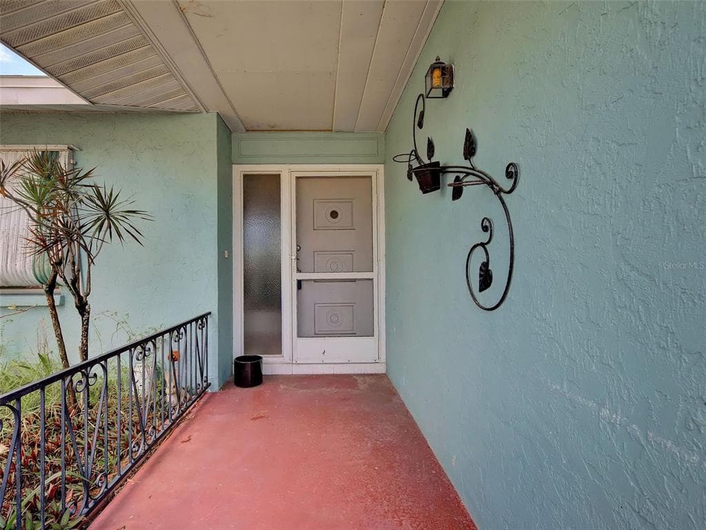 321 SHAMROCK BOULEVARD photo 3