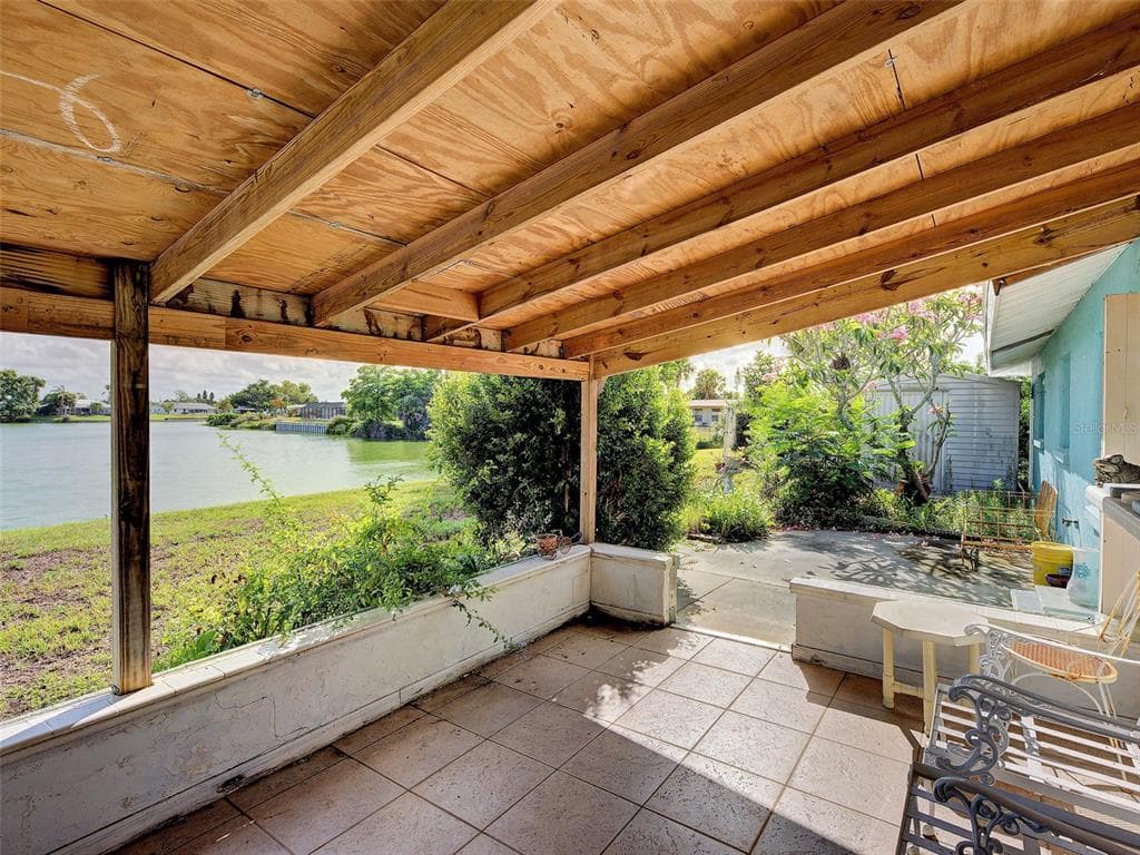 321 SHAMROCK BOULEVARD photo 15