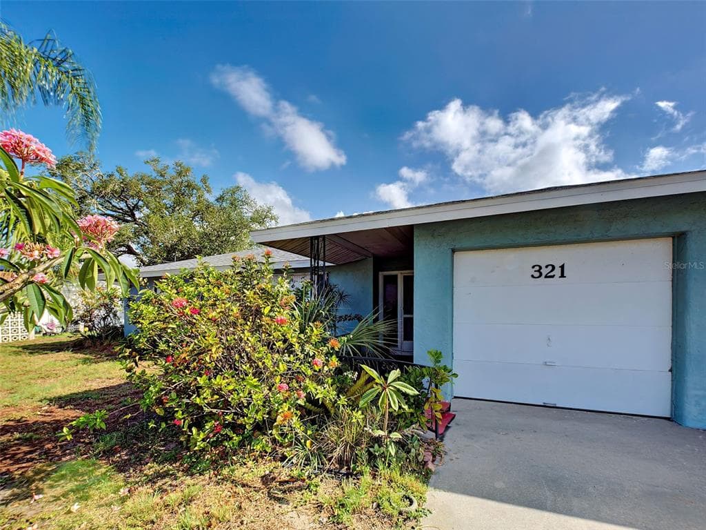 321 SHAMROCK BOULEVARD photo 4