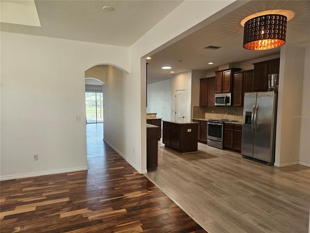 118 PEONY COURT photo 5