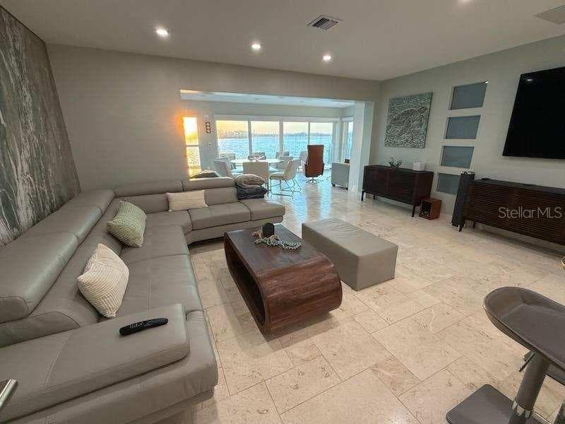 885 WHITE CAP CIRCLE 34 photo 15