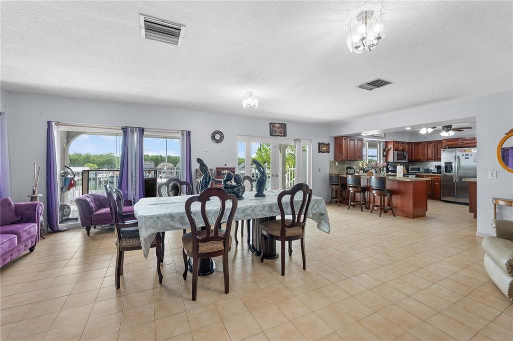 2100 AVENUE H photo 13