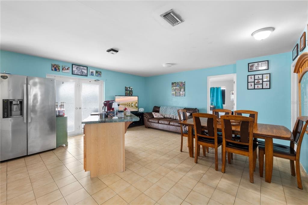2100 AVENUE H photo 20