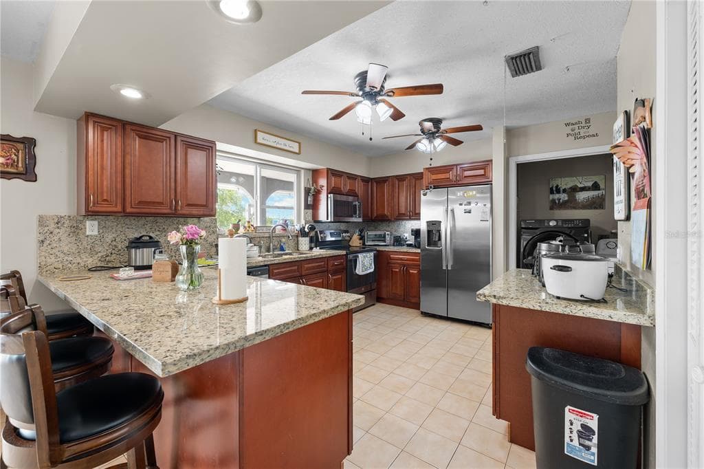 2100 AVENUE H photo 10