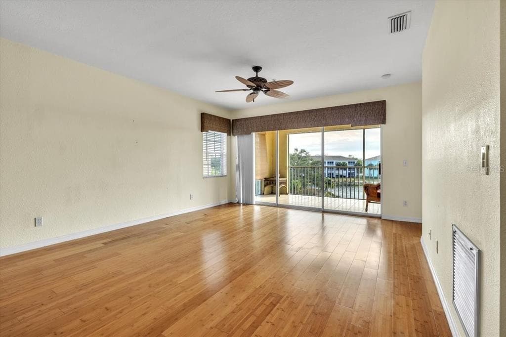 19335 WATER OAK DRIVE 301 photo 7