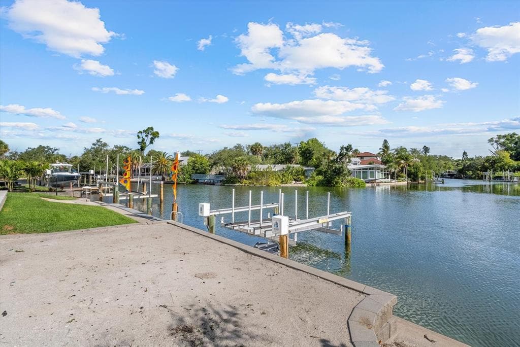 813 IDLEWILD WAY photo 17