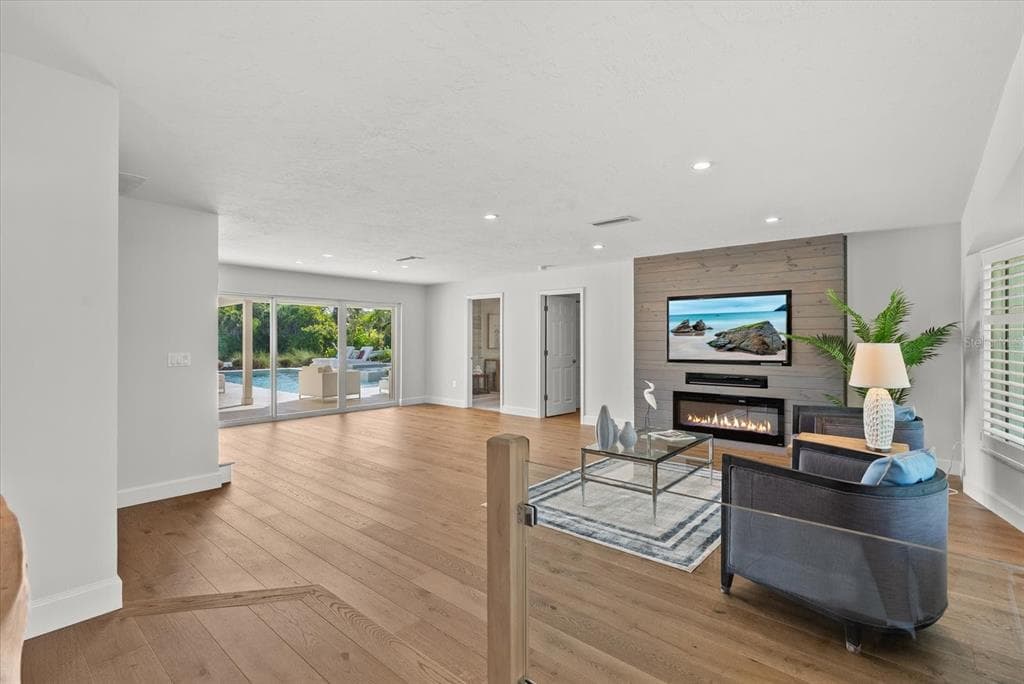813 IDLEWILD WAY photo 18