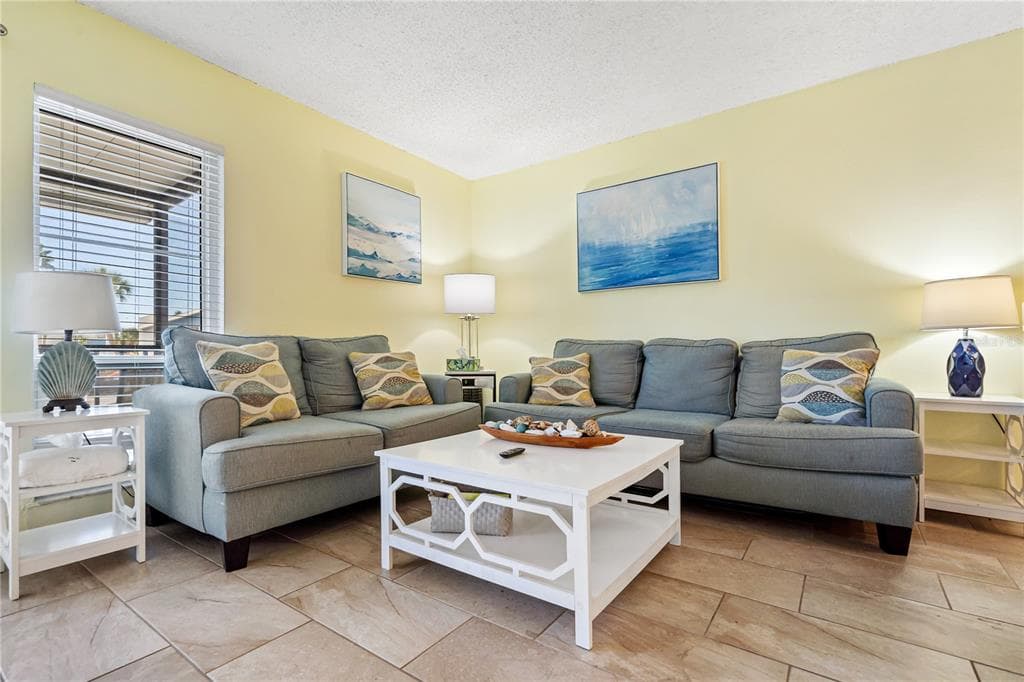 230 MEDALLION BOULEVARD E photo 4