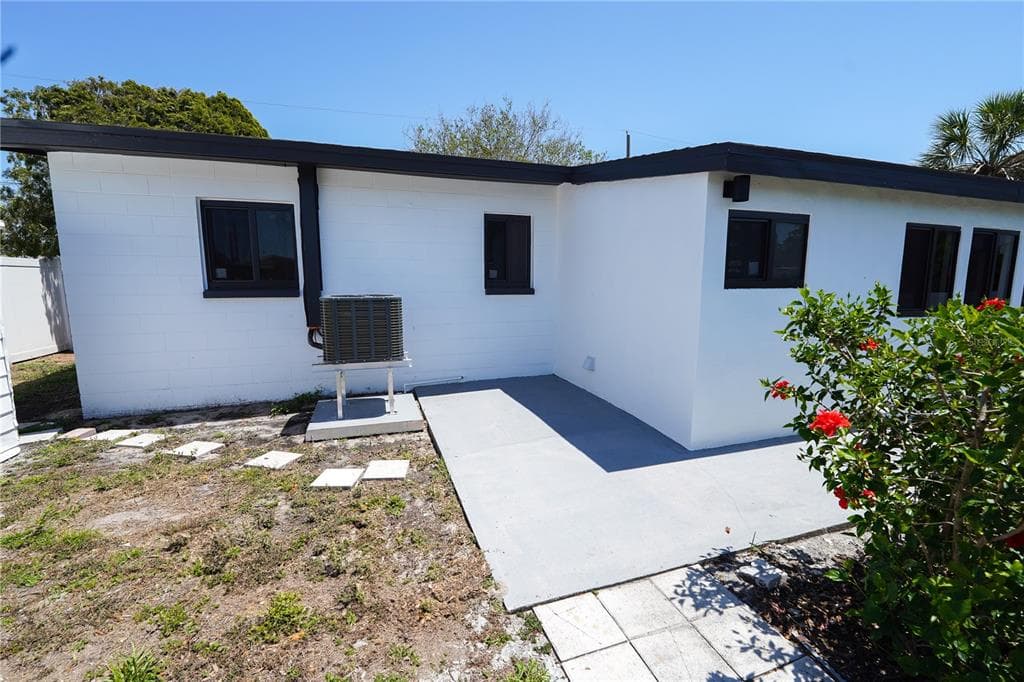 5812 LIVERPOOL DRIVE photo 12