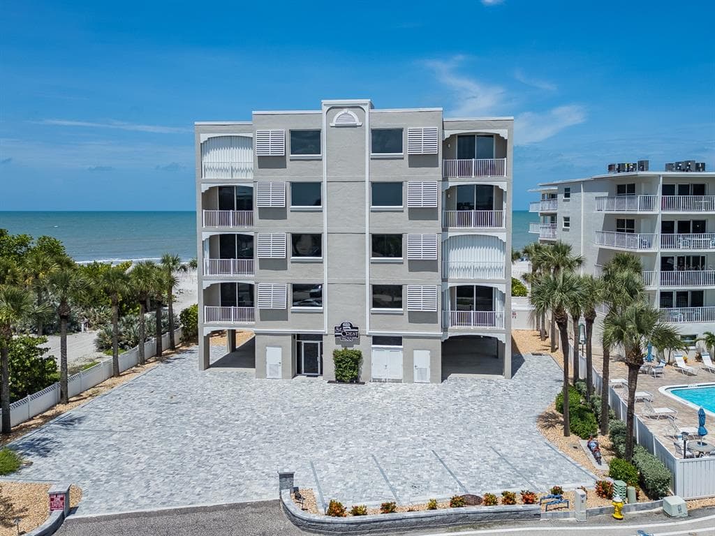 19600 GULF BOULEVARD 102 photo 2