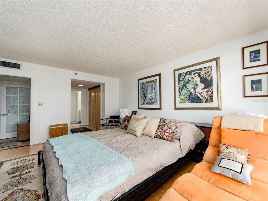 1480 GULF BOULEVARD 612 photo 23