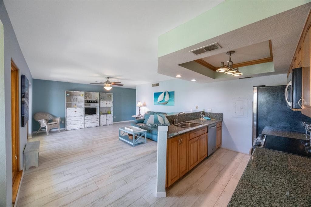 1125 PINELLAS BAYWAY S 305 photo 12