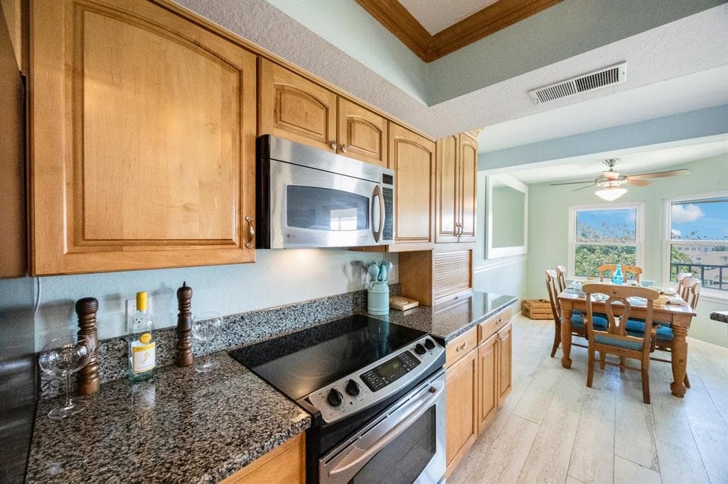 1125 PINELLAS BAYWAY S 305 photo 14
