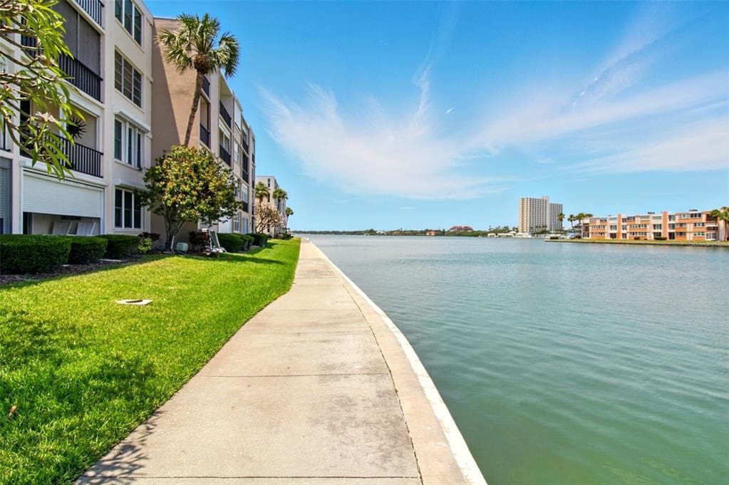 7625 SUN ISLAND DRIVE S 304 photo 22