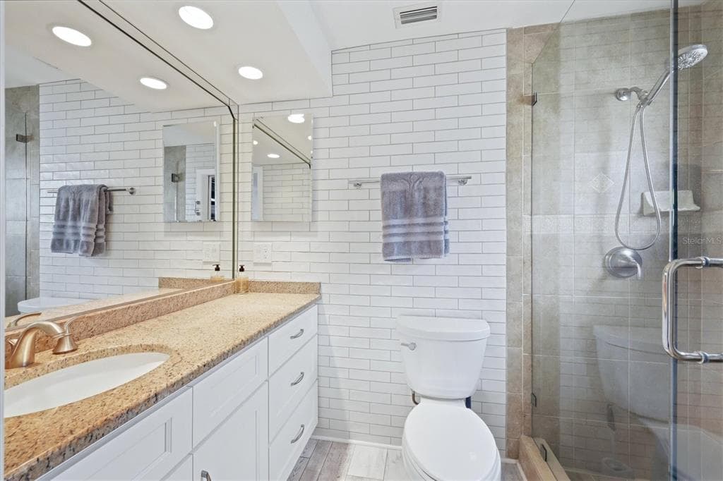 104 WHISPERING SANDS DRIVE V27 photo 22