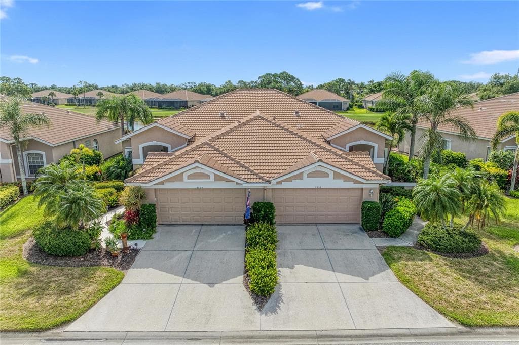 9532 FOREST HILLS CIRCLE photo 4