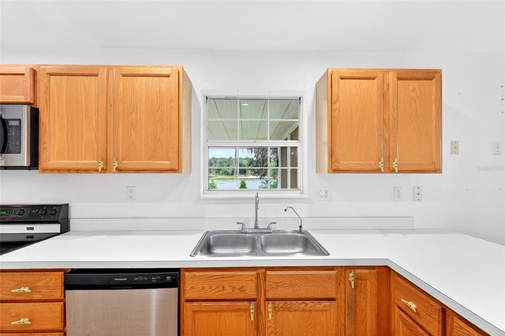 125 ANN STREET photo 9