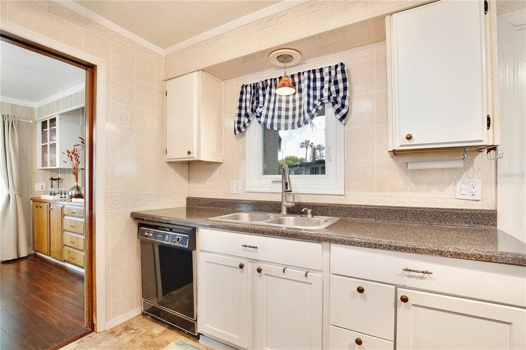 105 CANAL VIEW photo 9