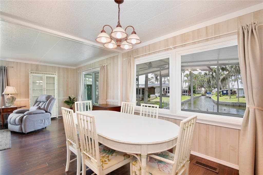 105 CANAL VIEW photo 10