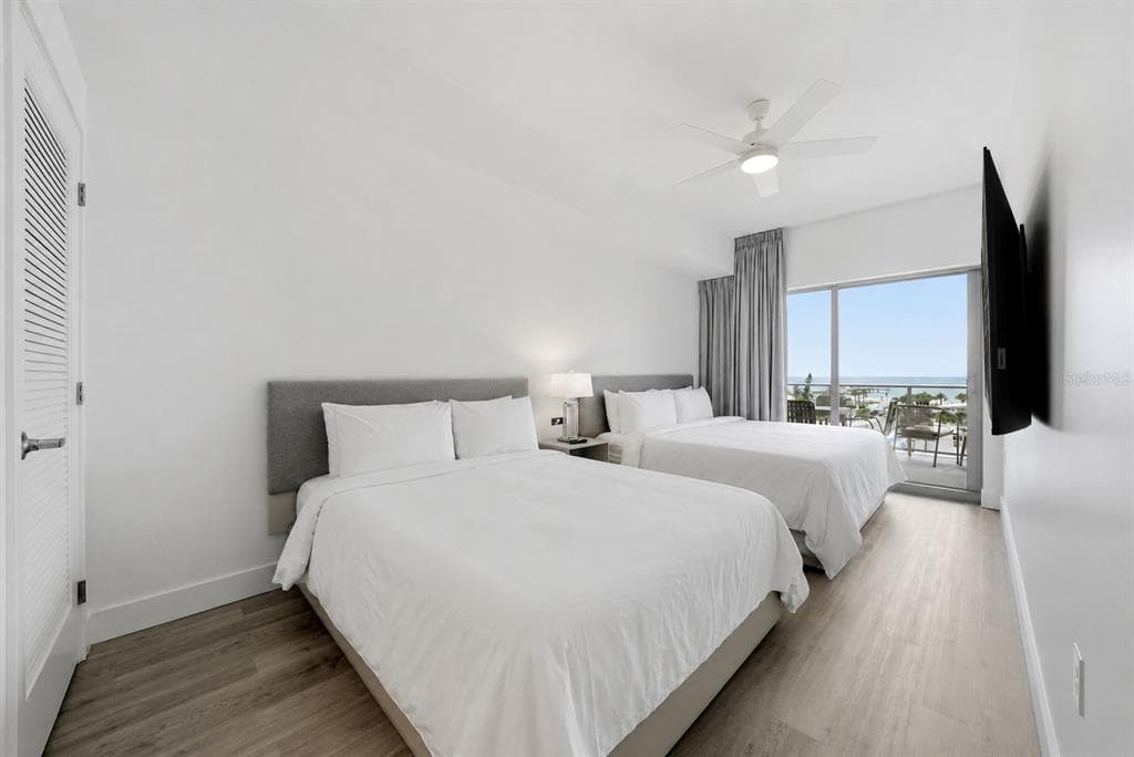 411 E SHORE DRIVE 502 photo 7