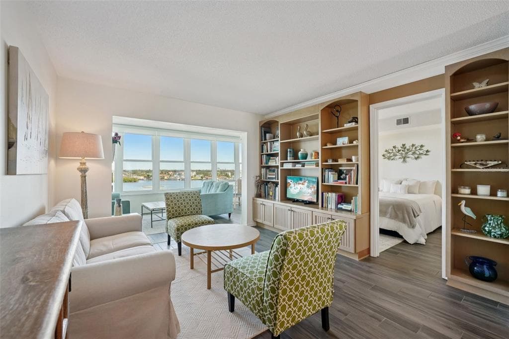 1847 SHORE DRIVE S 711 photo 17