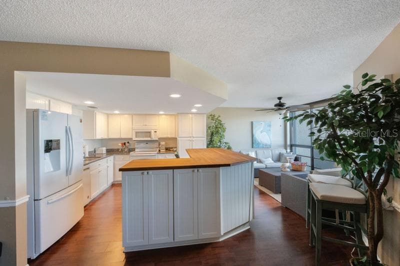 1060 PINELLAS BAYWAY S 103 photo 18