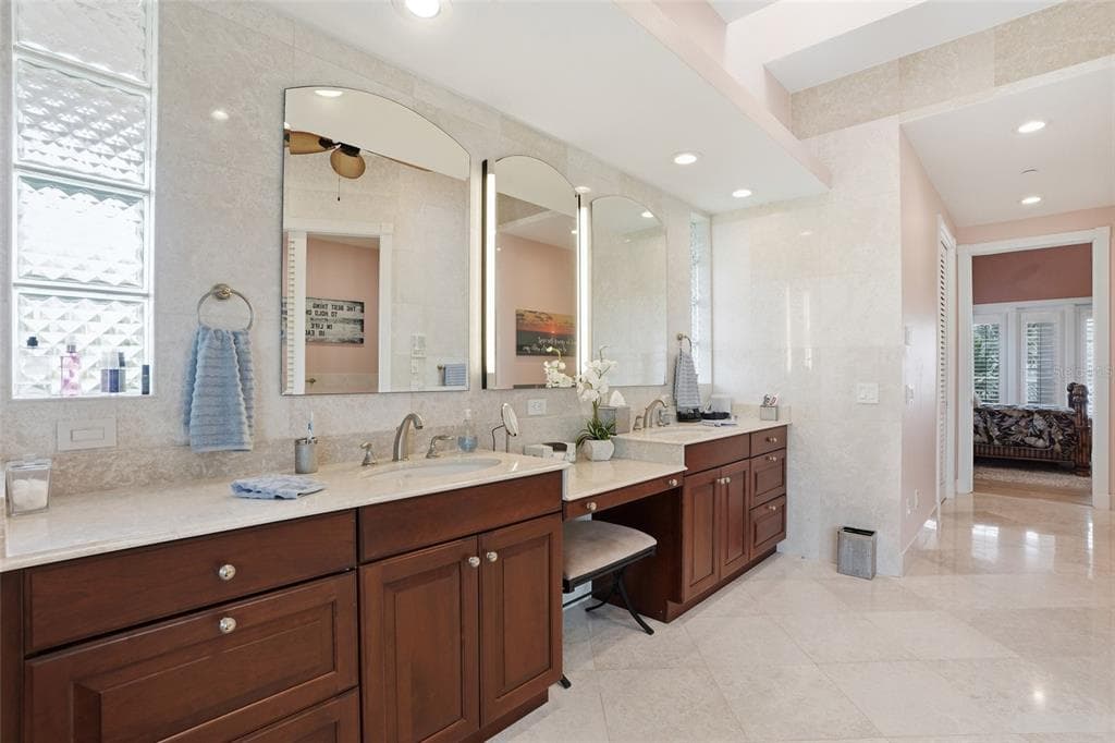 211 KINGFISHER DRIVE photo 22