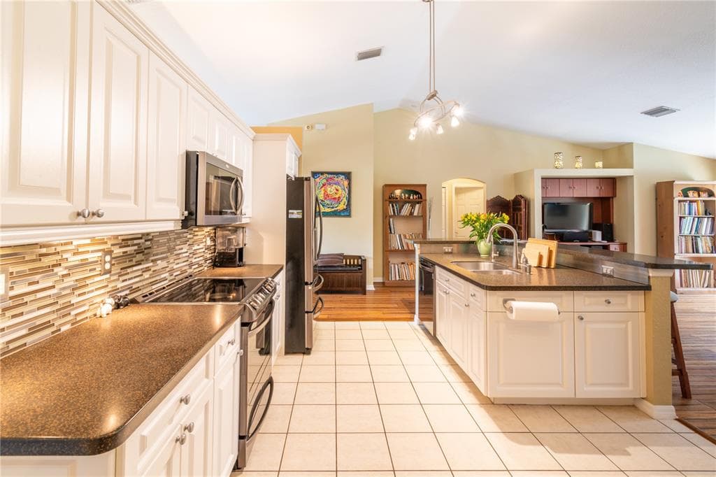 5769 E PRICE BOULEVARD photo 16