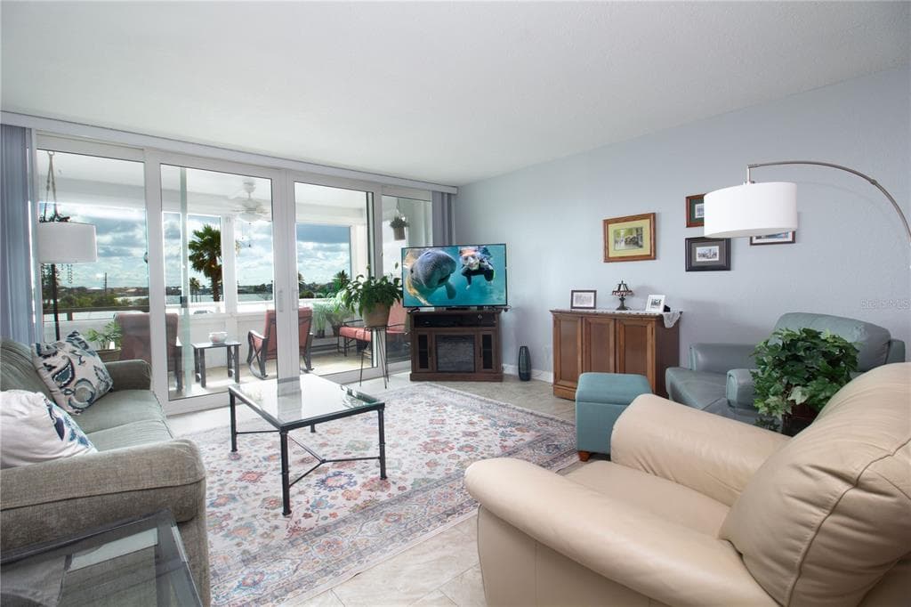 17920 GULF BOULEVARD 301 photo 2