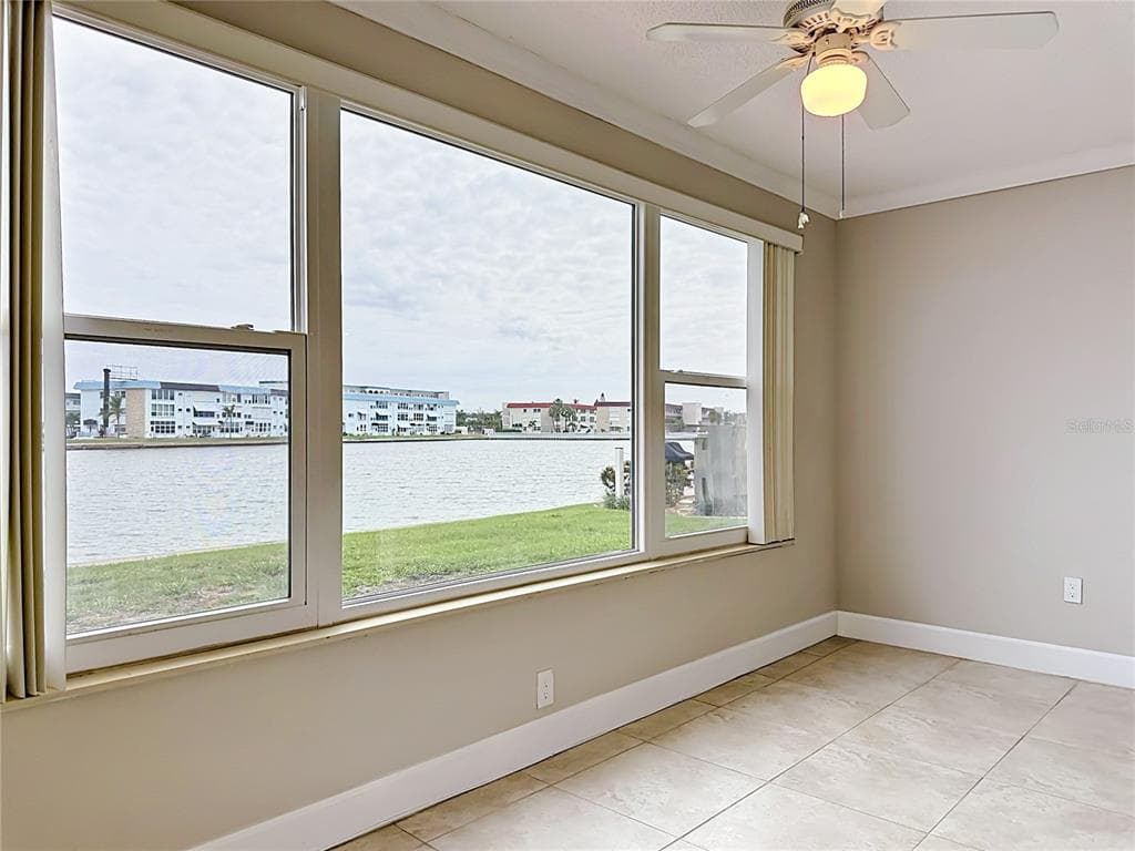 6025 SHORE BOULEVARD S 106 photo 25