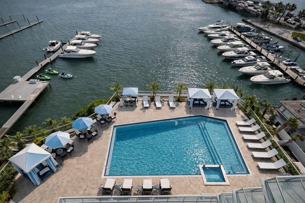 411 E SHORE DRIVE 403 photo 15