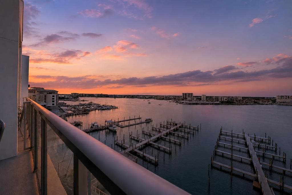 411 E SHORE DRIVE 304 photo 10