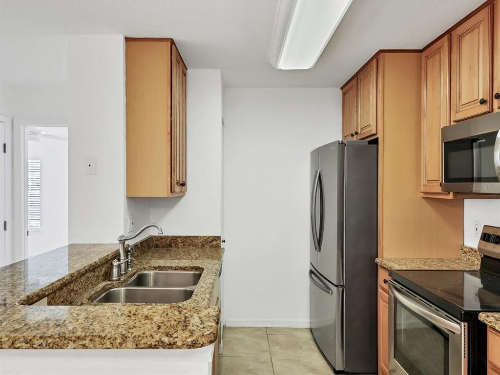8933 MANOR LOOP 105 photo 15