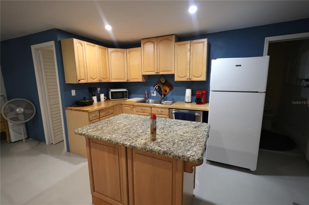 915 DEMPSEY STREET photo 14