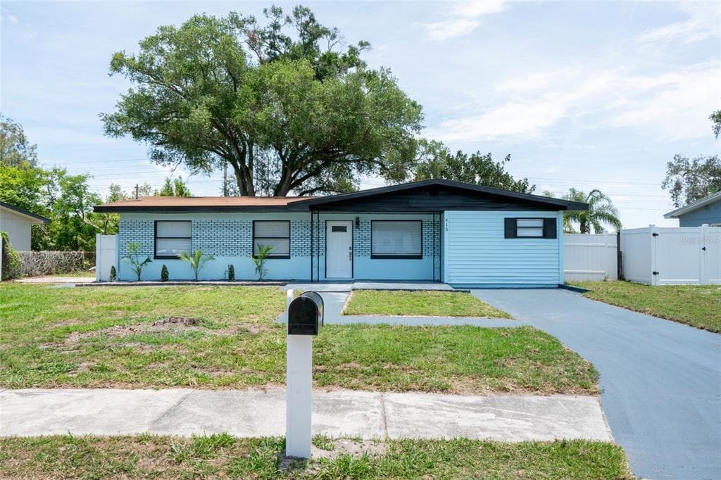 415 COUNTRY CLUB DRIVE photo 1