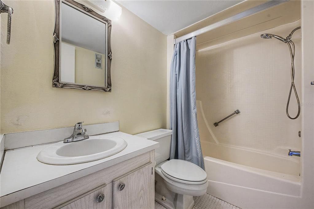 9 FORBES PLACE 205 photo 12
