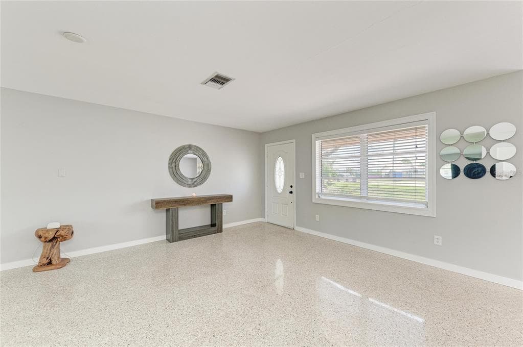 302 DONA DRIVE photo 11