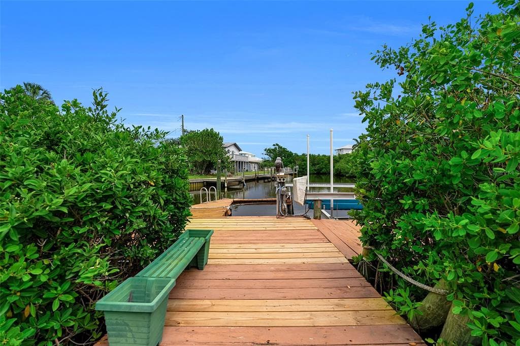 332 SHORE DRIVE photo 2