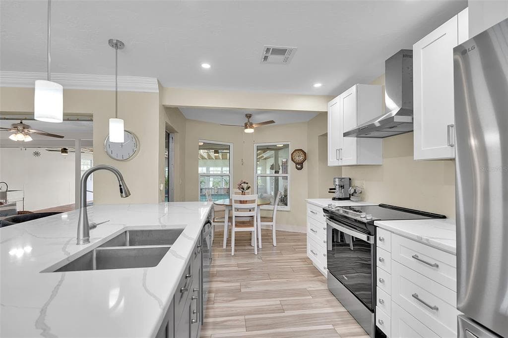 332 SHORE DRIVE photo 17