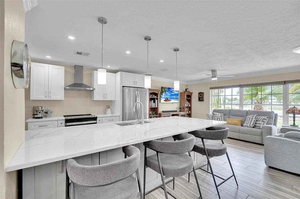332 SHORE DRIVE photo 16