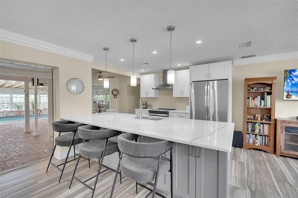 332 SHORE DRIVE photo 14