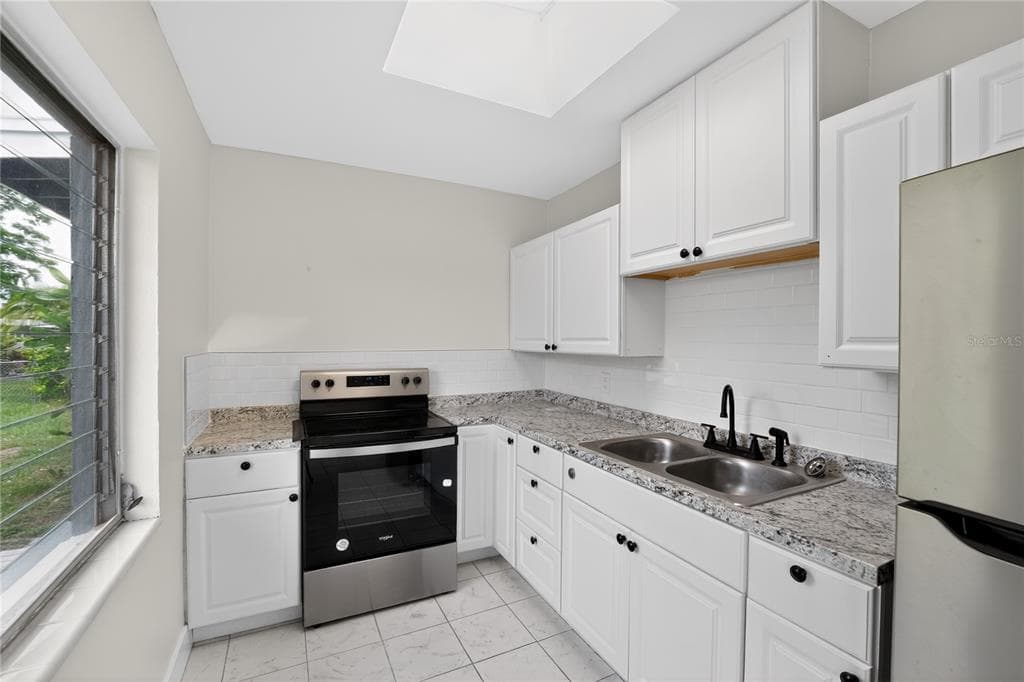 691 SHARON CIRCLE photo 15