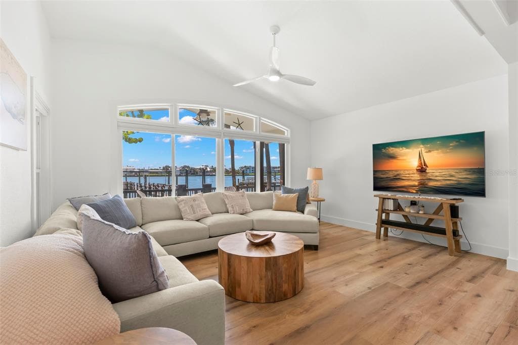 819 BAY ESPLANADE photo 22