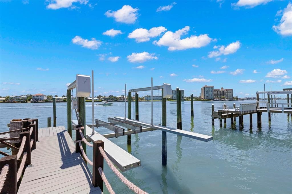 819 BAY ESPLANADE photo 10
