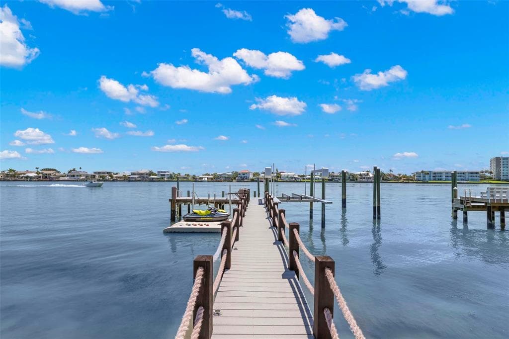 819 BAY ESPLANADE photo 14