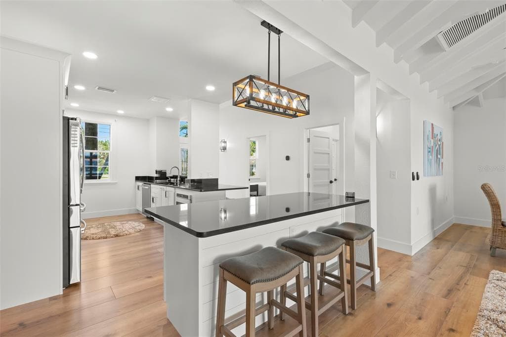 819 BAY ESPLANADE photo 15