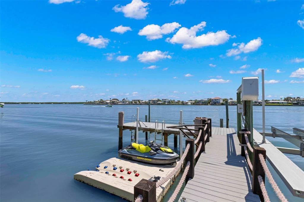 819 BAY ESPLANADE photo 11