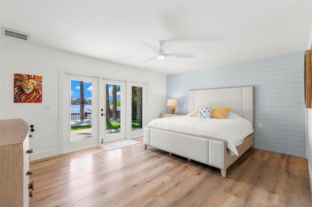 819 BAY ESPLANADE photo 8